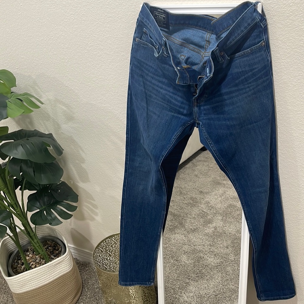 Nice jeans well taken care of, no rips or tears.